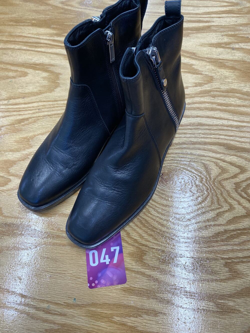 Aquatalia Colbie Ankle Boots Womens 8M Black Leather Side Zip Square Toe Booties